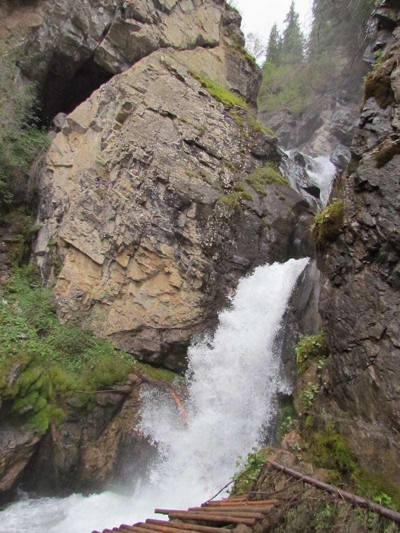 Кайракский водопад