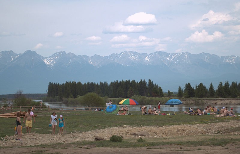 У реки Иркут в районе села Жемчуг